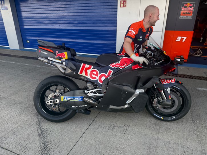 Το νέο αεροδυναμικό κοστούμι της ΚΤΜ